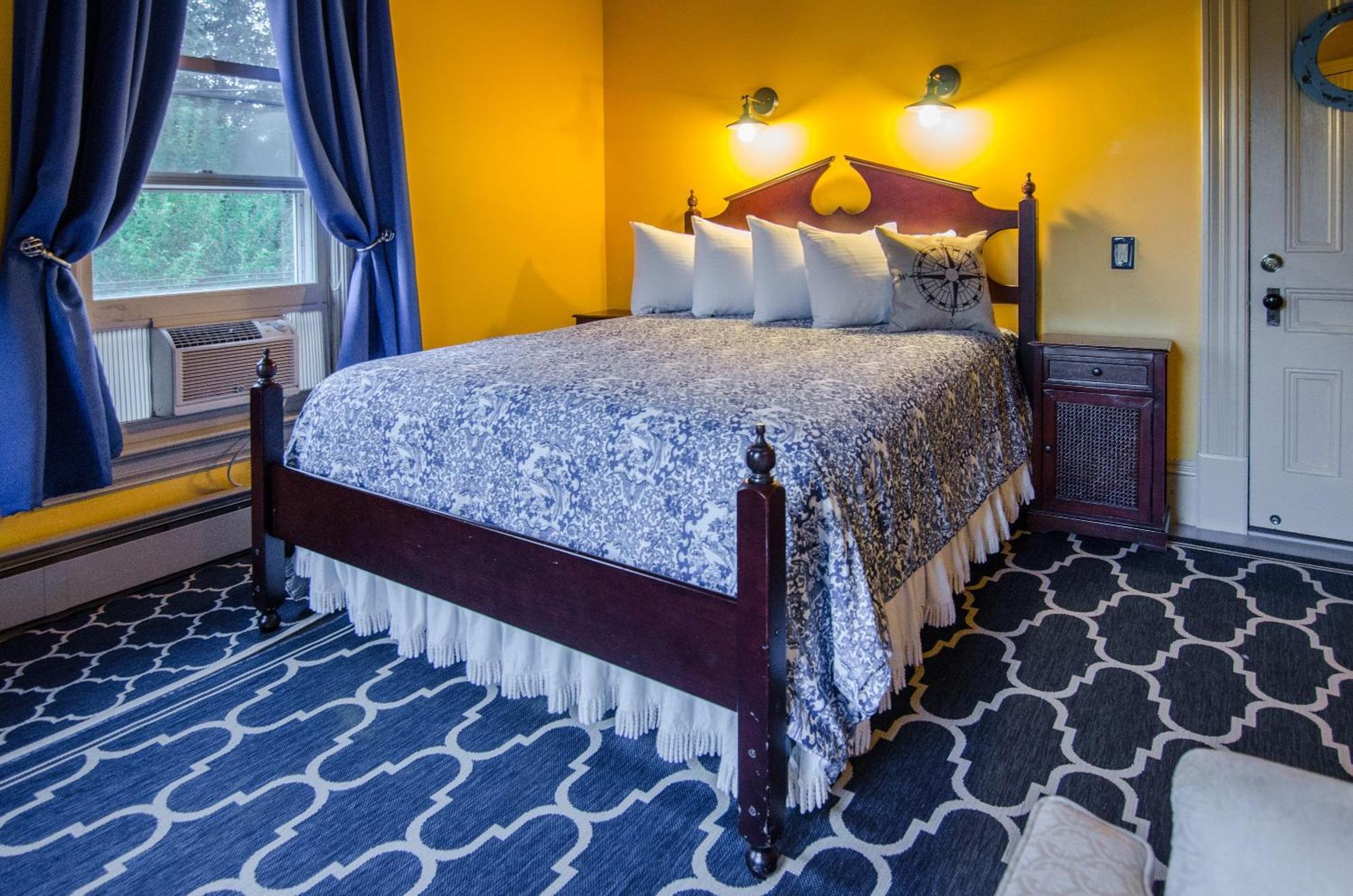 Heart Of The Village Bed & Breakfast In Shelburne Vt Стая снимка