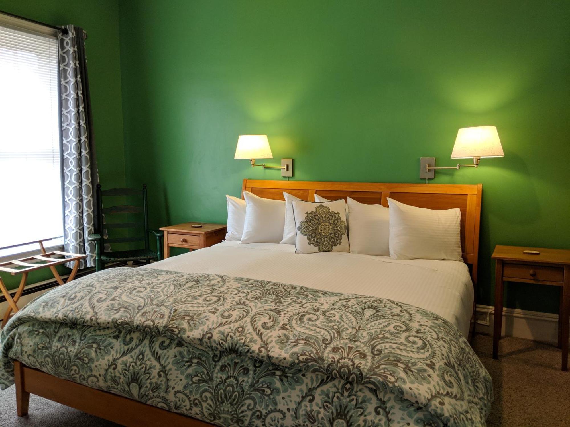 Heart Of The Village Bed & Breakfast In Shelburne Vt Стая снимка