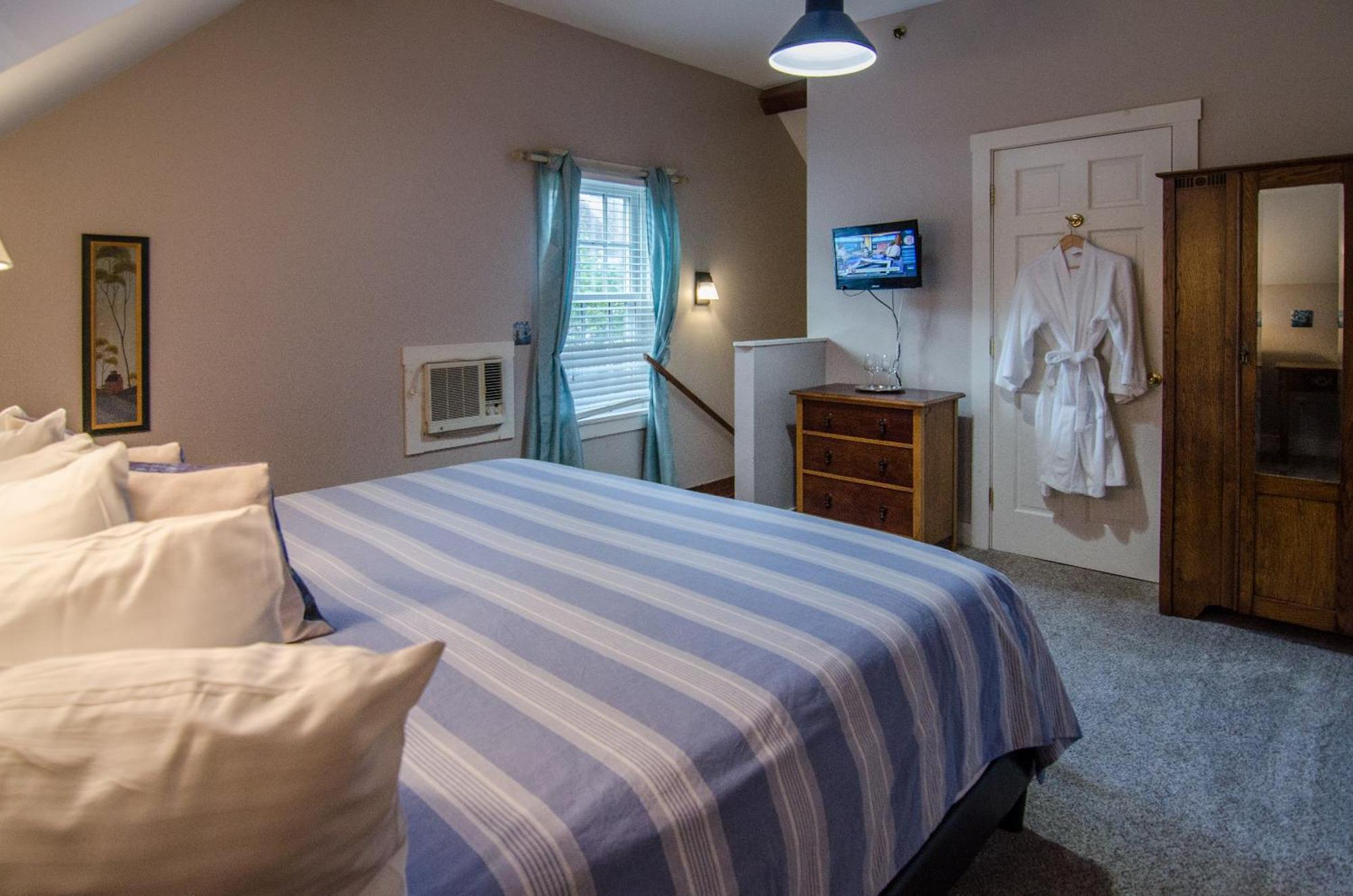 Heart Of The Village Bed & Breakfast In Shelburne Vt Стая снимка