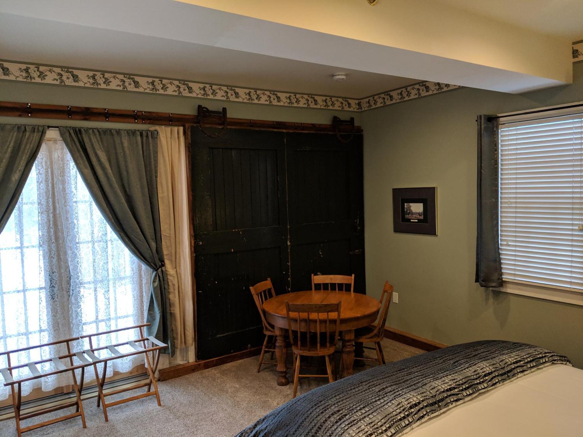 Heart Of The Village Bed & Breakfast In Shelburne Vt Стая снимка