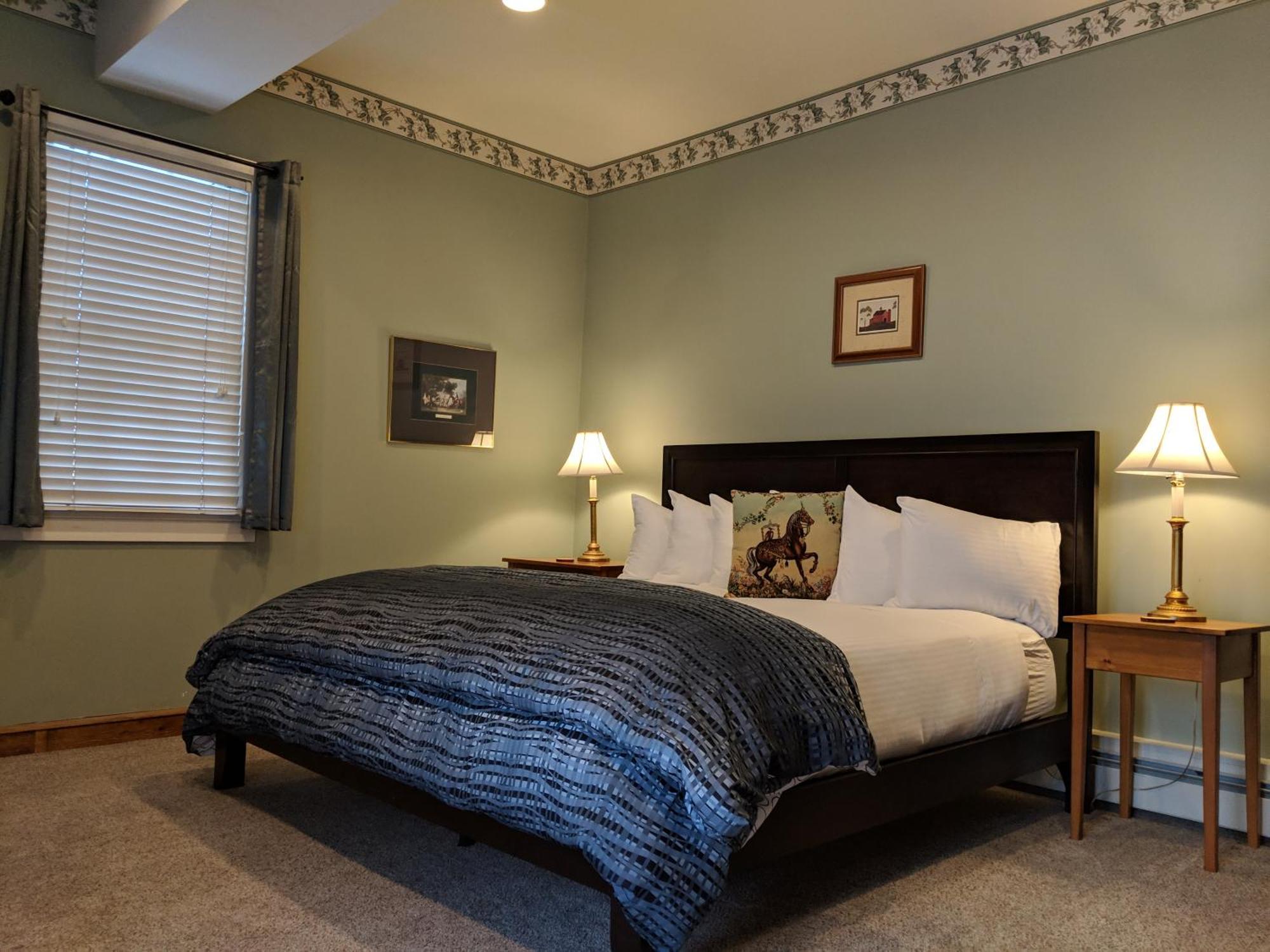 Heart Of The Village Bed & Breakfast In Shelburne Vt Стая снимка